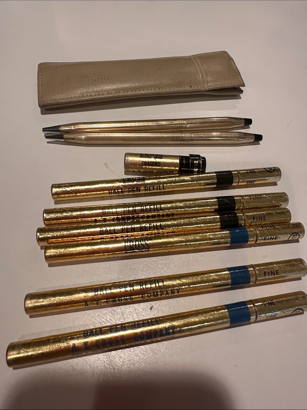 Set up to cross writing instruments. Pen and pen & pencil, 6 refills & erasers